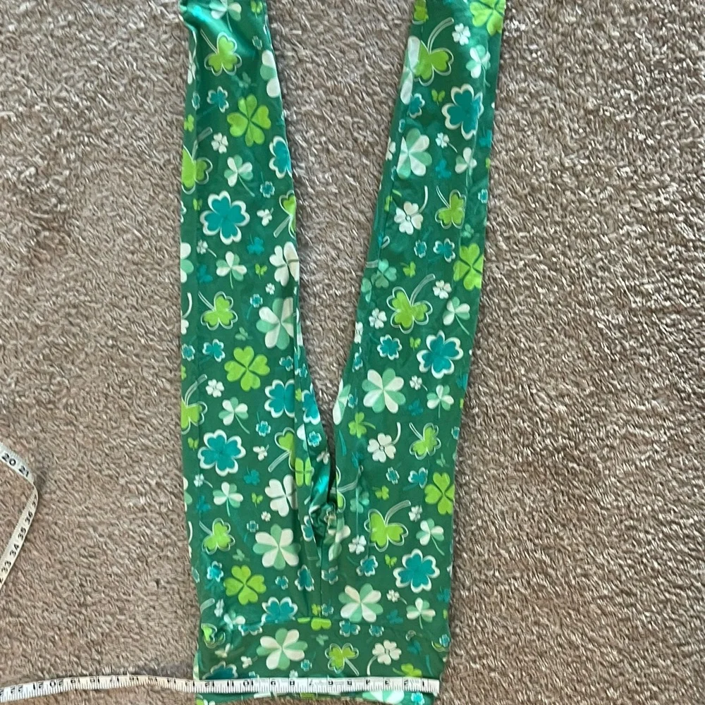No Boundaries Green Clover Patterned Kids Leggings